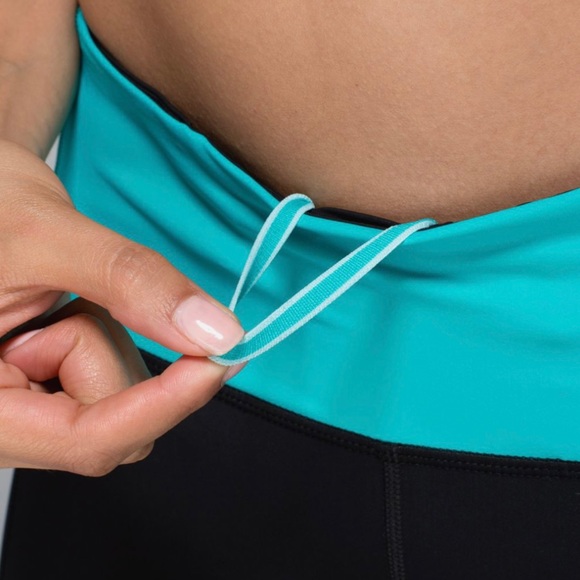 Lululemon Water Bound Crop - Picture 5 of 12